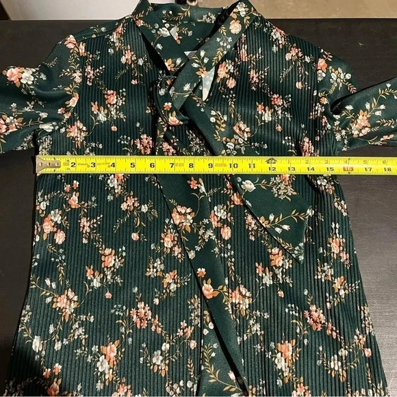 Vintage SEARS Green Floral Bow Tie Front Blouse Top ~ Size S - Picture 7 of 8